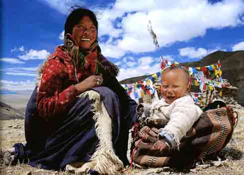 
Pilgrim mother and her child on Kailash kora - Kailash Im Innnern des Mandala book
